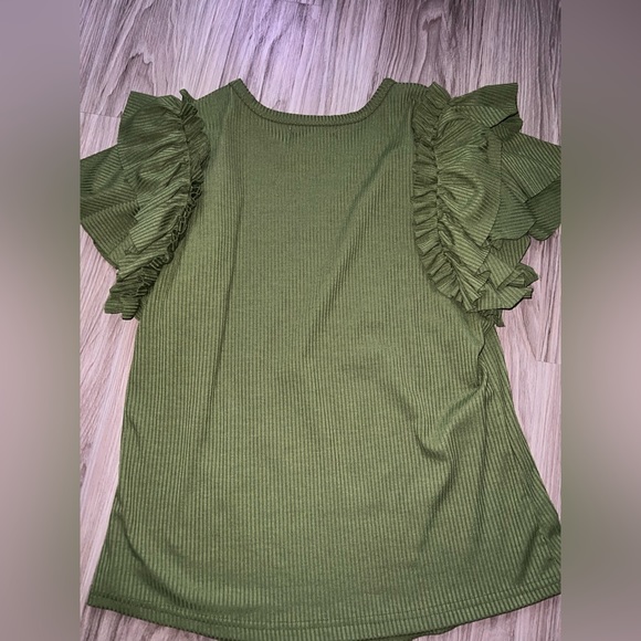 NWOT Ruffled top - Picture 5 of 7